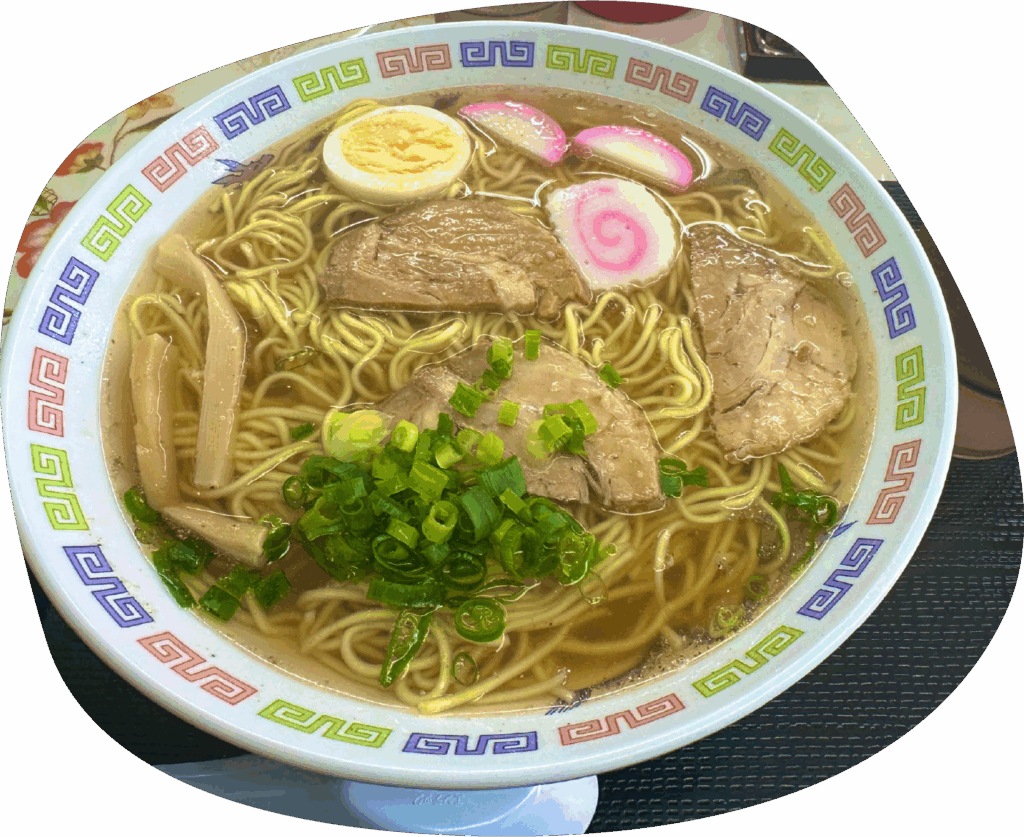 久万高原町で提供されるご当地ラーメン。チャーシュー、ナルト、ゆで卵入り